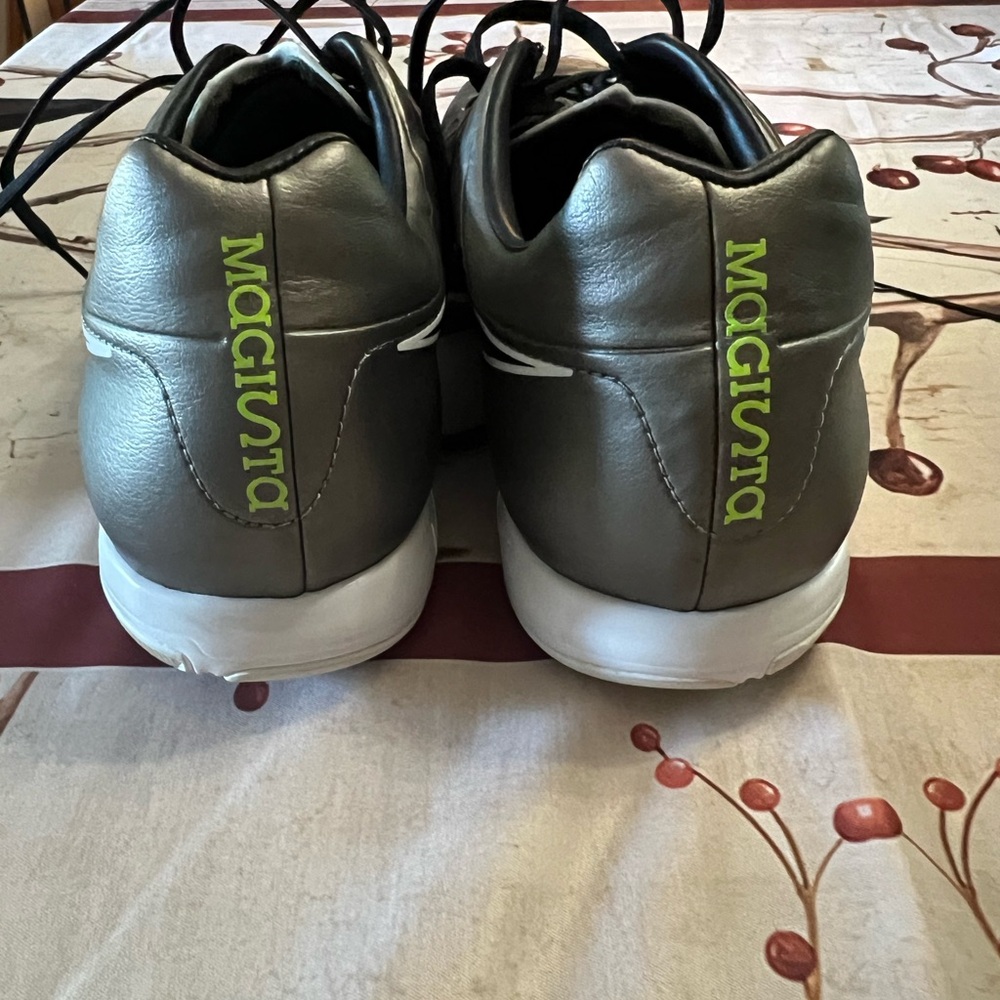 Nike Gray and Black Athletic Shoes with Textured Design - Picture 5 of 8